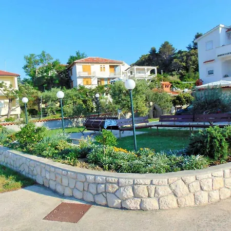 In 34570 Supetarska Draga